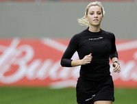 [ẢNH] Nhan sắc nóng bỏng của 5 nữ trọng tài xinh đẹp nhất thế giới