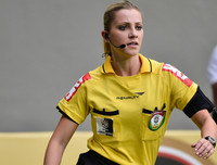 [ẢNH] Nhan sắc nóng bỏng của 5 nữ trọng tài xinh đẹp nhất thế giới