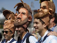 [ẢNH] Cổ động viên bóng đá mang 