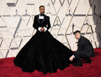 [ẢNH] Chuyện lạ Oscar 2019: Nam tài tử tự tin mặc váy 