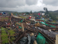 [Ảnh] Cận cảnh lốc xoáy càn quét Phú Yên khiến 27 người bị thương