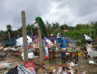 [Ảnh] Cận cảnh lốc xoáy càn quét Phú Yên khiến 27 người bị thương