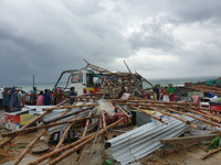 [Ảnh] Cận cảnh lốc xoáy càn quét Phú Yên khiến 27 người bị thương