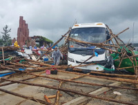 [Ảnh] Cận cảnh lốc xoáy càn quét Phú Yên khiến 27 người bị thương