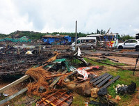 [Ảnh] Cận cảnh lốc xoáy càn quét Phú Yên khiến 27 người bị thương