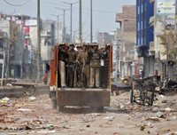 [ẢNH]: Thủ đô New Delhi bị nhấn chìm trong bạo loạn và đụng độ, hàng chục người chết