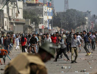 [ẢNH]: Thủ đô New Delhi bị nhấn chìm trong bạo loạn và đụng độ, hàng chục người chết