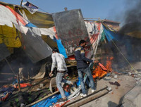 [ẢNH]: Thủ đô New Delhi bị nhấn chìm trong bạo loạn và đụng độ, hàng chục người chết