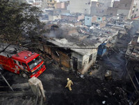 [ẢNH]: Thủ đô New Delhi bị nhấn chìm trong bạo loạn và đụng độ, hàng chục người chết