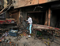 [ẢNH]: Thủ đô New Delhi bị nhấn chìm trong bạo loạn và đụng độ, hàng chục người chết