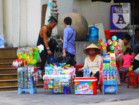 [Ảnh] Hà Nội: Những phận người nhọc nhằn mưu sinh trong dịp nghỉ lễ