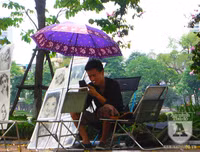 [Ảnh] Hà Nội: Những phận người nhọc nhằn mưu sinh trong dịp nghỉ lễ