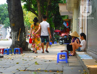 [Ảnh] Hà Nội: Những phận người nhọc nhằn mưu sinh trong dịp nghỉ lễ