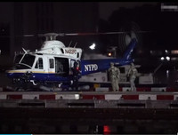 Xem cảnh sát Mỹ áp tải trùm ma túy khét tiếng El Chapo về trại biệt giam