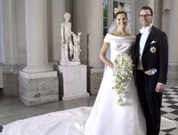 [ẢNH] Chiêm ngưỡng 12 mẫu váy cưới đẹp nhất trong lịch sử Hoàng gia các nước