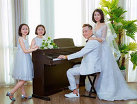 [ẢNH] Những cặp vợ chồng chênh lệch hàng chục tuổi của showbiz Việt nhưng vẫn hạnh phúc bền lâu