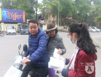 [ẢNH] Người dân ngạc nhiên trước các điểm phát khẩu trang y tế miễn phí