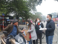 [ẢNH] Người dân ngạc nhiên trước các điểm phát khẩu trang y tế miễn phí