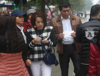 [ẢNH] Người dân ngạc nhiên trước các điểm phát khẩu trang y tế miễn phí