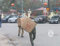 [ẢNH] Người dân ngạc nhiên trước các điểm phát khẩu trang y tế miễn phí