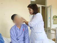 [ẢNH] Nguy hiểm chết người của việc dùng điện thoại khi sạc