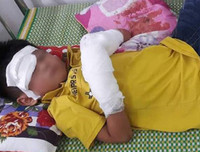 [ẢNH] Nguy hiểm chết người của việc dùng điện thoại khi sạc