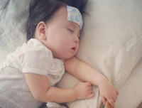 [ẢNH] Hạ sốt an toàn cho trẻ bằng các mẹo dân gian