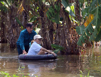 Ngập lụt tại TP Cần Thơ: Người dân khóc 