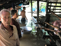 Ngập lụt tại TP Cần Thơ: Người dân khóc 