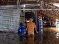 Ngập lụt tại TP Cần Thơ: Người dân khóc 