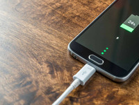 [ẢNH] Những sai lầm tai hại nhiều người mắc phải khiến smartphone nhanh hỏng