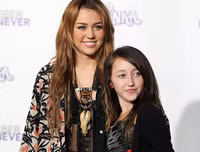 [ẢNH] Các cặp anh chị em nổi tiếng hàng đầu Hollywood