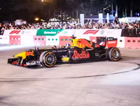 [ẢNH] Mãn nhãn với màn biểu diễn xe đua F1 nóng 