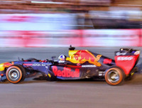 [ẢNH] Mãn nhãn với màn biểu diễn xe đua F1 nóng 