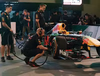 [ẢNH] Mãn nhãn với màn biểu diễn xe đua F1 nóng 