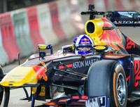 [ẢNH] Mãn nhãn với màn biểu diễn xe đua F1 nóng 