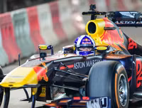 [ẢNH] Mãn nhãn với màn biểu diễn xe đua F1 nóng 