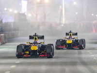 [ẢNH] Mãn nhãn với màn biểu diễn xe đua F1 nóng 