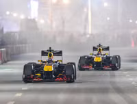 [ẢNH] Mãn nhãn với màn biểu diễn xe đua F1 nóng 