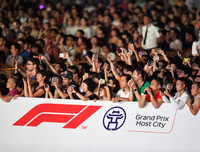 [ẢNH] Mãn nhãn với màn biểu diễn xe đua F1 nóng 