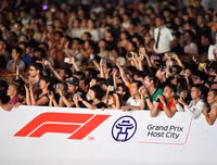 [ẢNH] Mãn nhãn với màn biểu diễn xe đua F1 nóng 