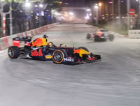 [ẢNH] Mãn nhãn với màn biểu diễn xe đua F1 nóng 