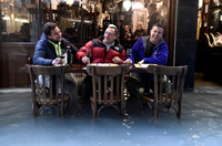 [ẢNH] Ngập lụt kỷ lục, người dân thành phố Venice vẫn vui vẻ chụp ảnh