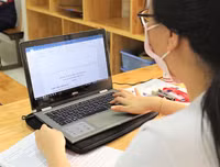 [ẢNH] Những lợi ích và hạn chế của hoạt động dạy và học trực tuyến