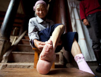 [ẢNH] Những phong tục kỳ lạ nhất của các bộ tộc trên thế giới