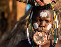 [ẢNH] Những phong tục kỳ lạ nhất của các bộ tộc trên thế giới