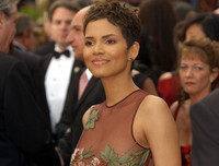 [ẢNH] Những bộ trang phục thảm đỏ Oscar ấn tượng nhất mọi thời đại