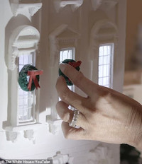 [ẢNH] Đệ nhất phu nhân nước Mỹ Melania Trump trang hoàng Nhà Trắng đón Giáng sinh 2019