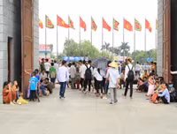 Trời mát, người dân vẫn vật vã di chuyển tại Lễ hội Đền Hùng