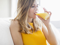 [ẢNH] Những lợi ích bất ngờ khi uống nước cam mỗi ngày